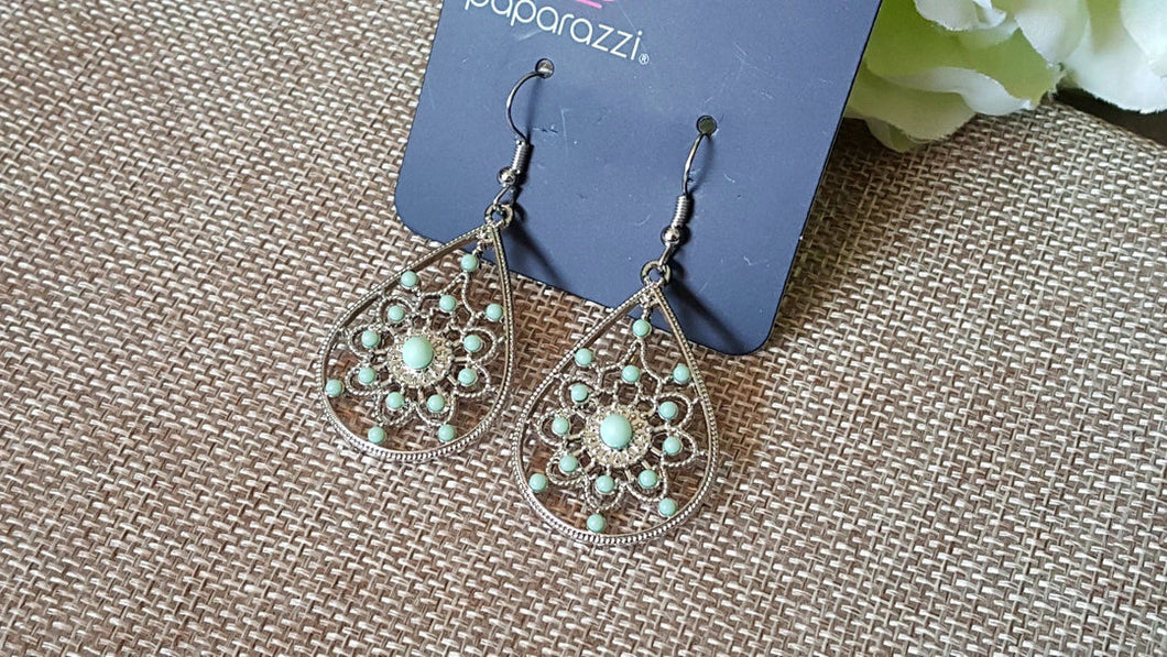 A FLAIR FOR FABULOUS - GREEN earring