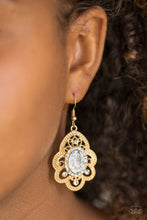 Laden Sie das Bild in den Galerie-Viewer, REIGN SUPREME&quot; GOLD EARRINGS