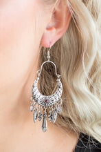 Laden Sie das Bild in den Galerie-Viewer, Nature Escape - Red earring