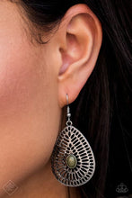 Cargar imagen en el visor de la galería, The GRATE Beyond - Green earring