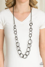 Laden Sie das Bild in den Galerie-Viewer, Elegantly Ensnared - Black Necklace