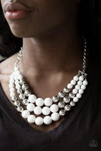 Laden Sie das Bild in den Galerie-Viewer, Dream Pop - White  Necklace