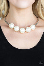 Laden Sie das Bild in den Galerie-Viewer, Welcome To Wall Street - White necklace