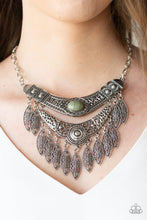 Laden Sie das Bild in den Galerie-Viewer, Island Queen - Green  Necklace