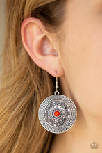 Laden Sie das Bild in den Galerie-Viewer, Karma Drama - Orange earrings