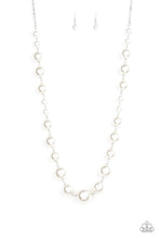 Laden Sie das Bild in den Galerie-Viewer, Pearl Prodigy - White Necklace