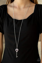 Laden Sie das Bild in den Galerie-Viewer, Unlock Your Heart - Pink necklace