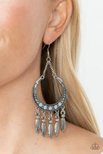 Load image into Gallery viewer, Day to DAYDREAM - Blue earring