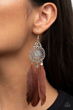 Laden Sie das Bild in den Galerie-Viewer, Pretty in PLUMES - Brown Earrings