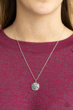 Laden Sie das Bild in den Galerie-Viewer, Sand Dollar Shores - Silver necklace