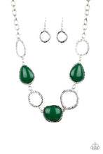 Laden Sie das Bild in den Galerie-Viewer, Haute Heirloom green necklace