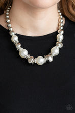 Laden Sie das Bild in den Galerie-Viewer, Hollywood HAUTE Spot - White necklace