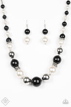 Laden Sie das Bild in den Galerie-Viewer, New York Nightlife - black/white necklace