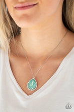 Laden Sie das Bild in den Galerie-Viewer, Come Of AGELESS - Green necklace