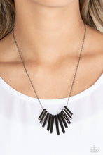 Laden Sie das Bild in den Galerie-Viewer, Leading MANE - Black Necklace