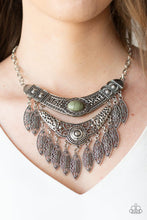 Laden Sie das Bild in den Galerie-Viewer, Island Queen - Green  Necklace