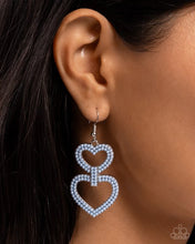 Laden Sie das Bild in den Galerie-Viewer, Dedicated Darling blue earring