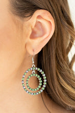 Laden Sie das Bild in den Galerie-Viewer, Vibrant Venture - Green Earrings