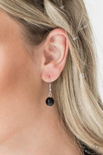 Laden Sie das Bild in den Galerie-Viewer, Showtime Shimmer - Black necklace
