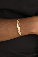 Laden Sie das Bild in den Galerie-Viewer, Business As Usual - Gold bracelet