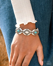 Load image into Gallery viewer, Simply Santa Fe - Fashion Fix 4/25