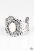 Laden Sie das Bild in den Galerie-Viewer, Mojave Majesty - White Bracelet