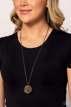 Laden Sie das Bild in den Galerie-Viewer, Planted Possibilities - Brass necklace