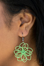 Laden Sie das Bild in den Galerie-Viewer, Springtime Serenity - Green earring