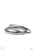 Laden Sie das Bild in den Galerie-Viewer, Fearless Shimmer - Black Bracelet