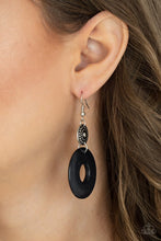 Laden Sie das Bild in den Galerie-Viewer, Earthy Epicenter - Black earring