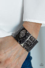 Laden Sie das Bild in den Galerie-Viewer, Vogue Revamp - Black bracelet