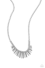 Laden Sie das Bild in den Galerie-Viewer, FLARE to be Different - Black necklace