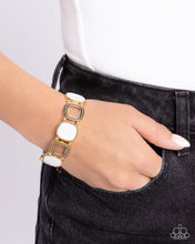Cargar imagen en el visor de la galería, Socialite Shells - gold bracelet