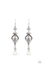 Laden Sie das Bild in den Galerie-Viewer, Elegantly Extravagant - White earring