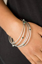 Laden Sie das Bild in den Galerie-Viewer, Delicate Decadence - Green bracelet