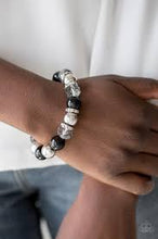 Laden Sie das Bild in den Galerie-Viewer, Camera Chic - Black bracelet