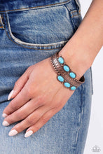 Laden Sie das Bild in den Galerie-Viewer, A League of Their STONE - Copper bracelet