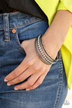 Laden Sie das Bild in den Galerie-Viewer, Fearless Shimmer - Black Bracelet