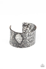 Laden Sie das Bild in den Galerie-Viewer, Vogue Revamp - Black bracelet