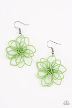 Laden Sie das Bild in den Galerie-Viewer, Springtime Serenity - Green earring