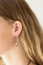 Laden Sie das Bild in den Galerie-Viewer, Warning Bells - Black necklace