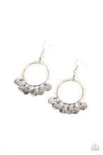 Laden Sie das Bild in den Galerie-Viewer, Bohemian Beach Blast - White earring