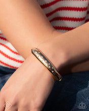 Load image into Gallery viewer, Glimpses of Malibu - Fashion Fix 4/25