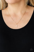 Laden Sie das Bild in den Galerie-Viewer, Palm Tree Retreat - Gold Necklace