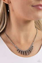 Laden Sie das Bild in den Galerie-Viewer, FLARE to be Different - Black necklace
