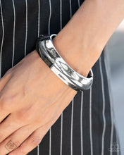 Laden Sie das Bild in den Galerie-Viewer, Magnificent Musings Fashion Fix 10/24
