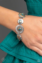 Load image into Gallery viewer, Simply Santa Fe Fashion fix 4/23