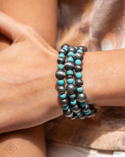 Load image into Gallery viewer, Simply Santa Fe Fashion Fix 8/24