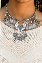 Laden Sie das Bild in den Galerie-Viewer, Treasure Temptress Silver Necklace