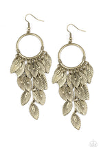 Laden Sie das Bild in den Galerie-Viewer, Paparazzi Feather Frenzy - brass earrings - SC Bling Boutique